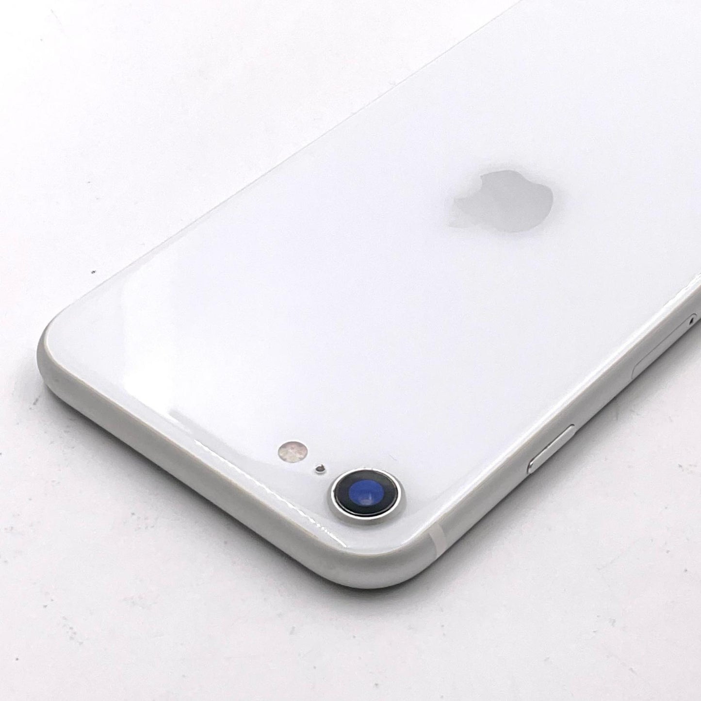 【全額返金保証】【最速発送】Apple iPhone iPhone SE（第2世代） 128GB au 白ロム 動作確認済 77%