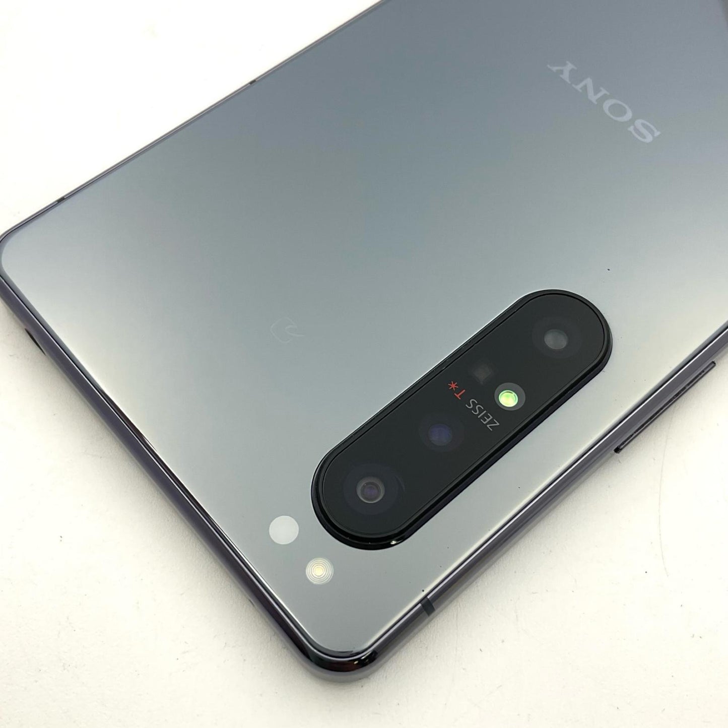 【全額返金保証】【最速発送】Sony Xperia 1 II 128GB docomo SO-51A 白ロム 超美品 動作確認済