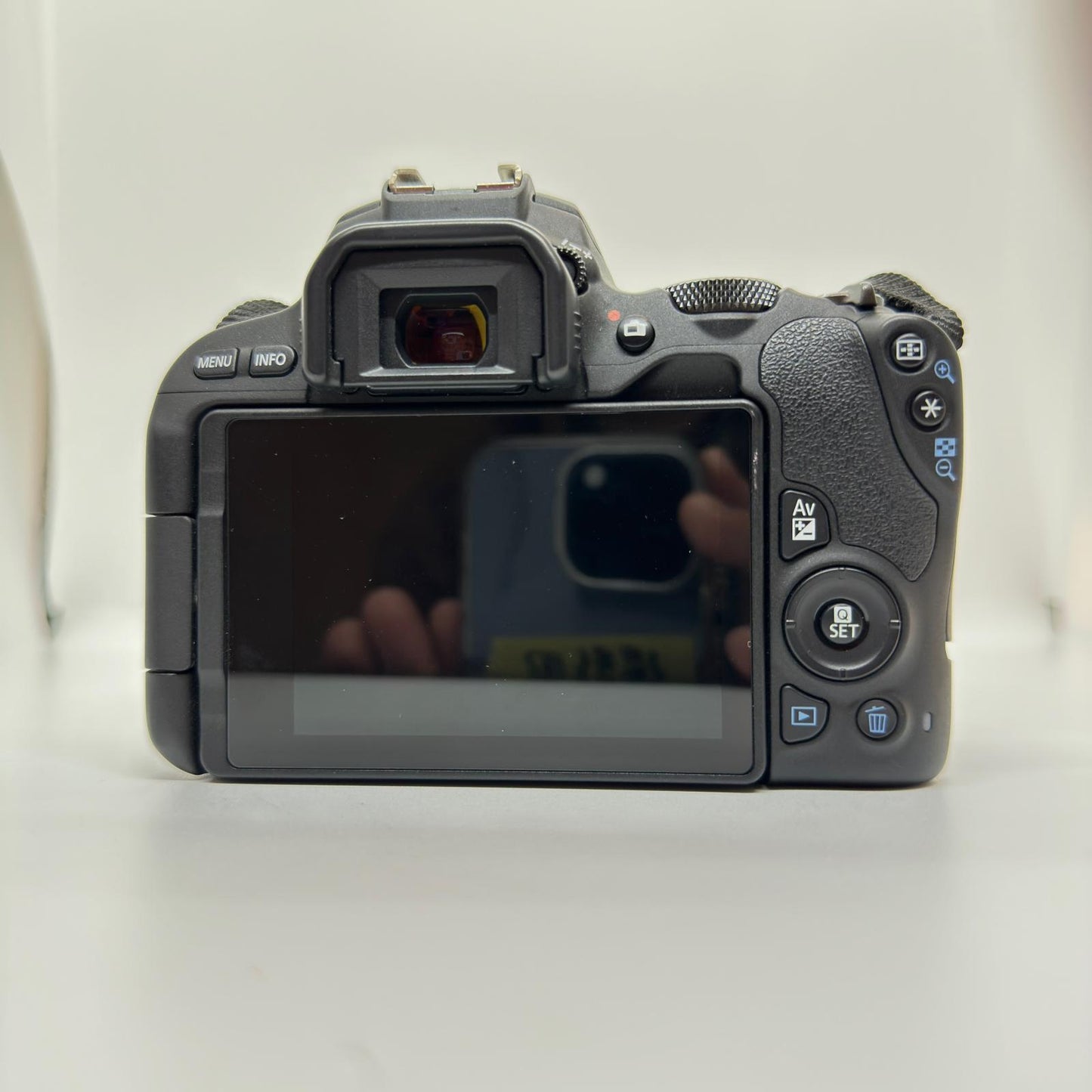 【全額返金保証】【最速発送】 デジタル一眼 EOS Kiss X9 ボディ 美品 動作確認済