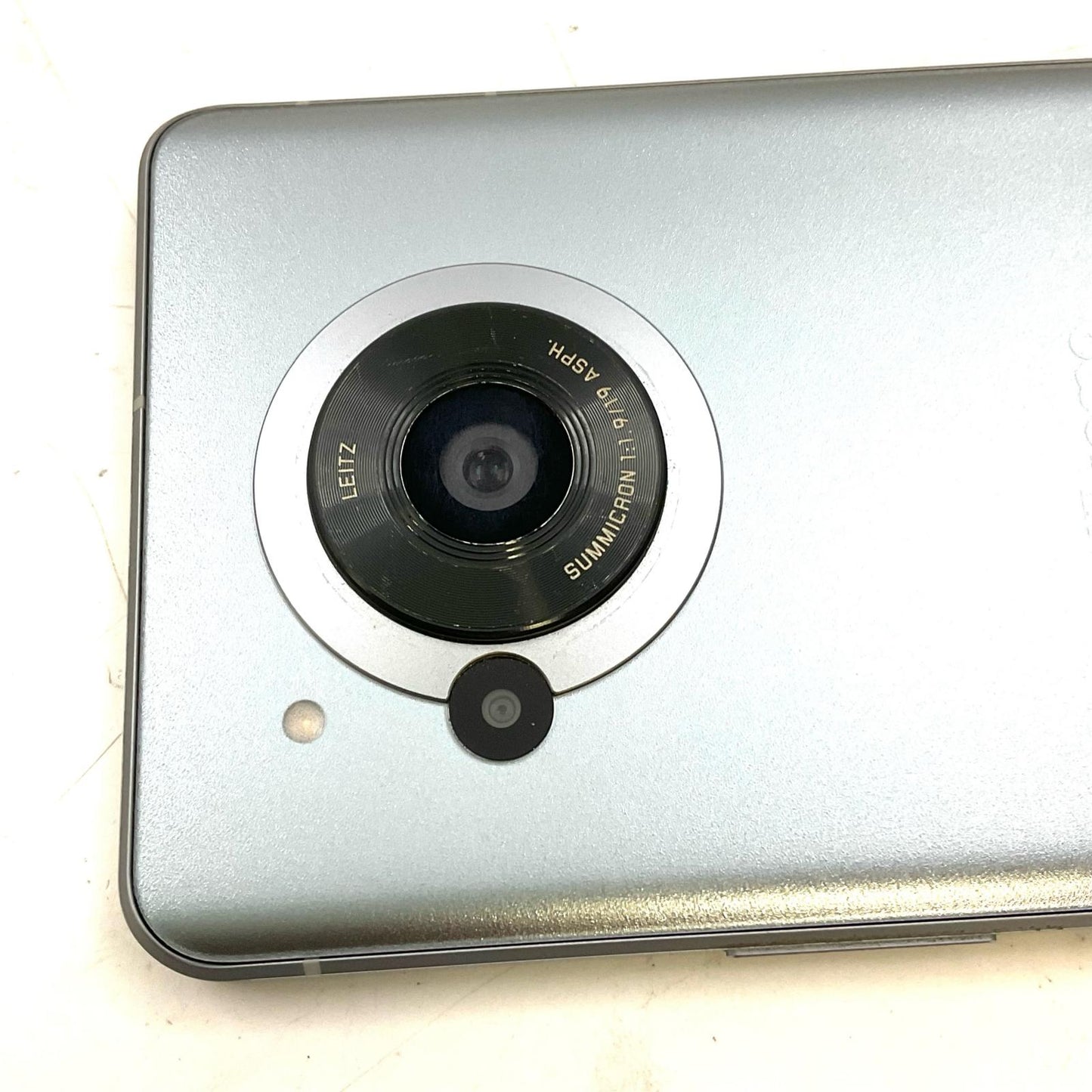 【最速発送】SHARP AQUOS R7 256GB Silver docomo SH-52C 白ロム【難有】