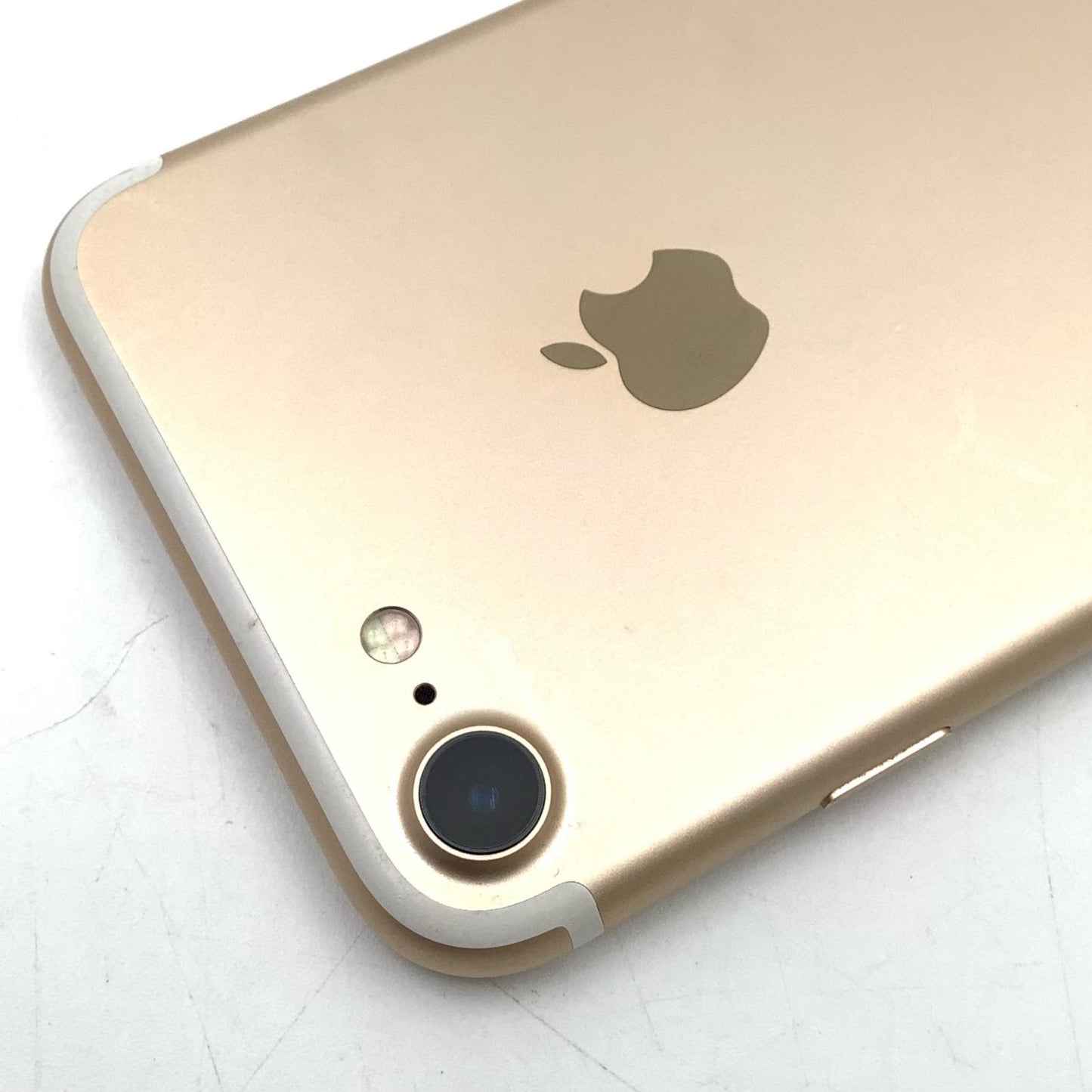 【全額返金保証】【最速発送】Apple iPhone iPhone 7 128GB ゴールド au 白ロム 動作確認済 78%