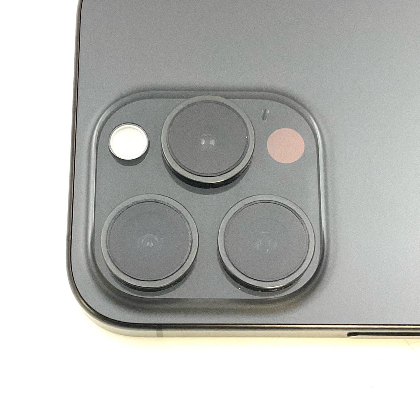【全額返金保証】【最速発送】Apple iPhone iPhone 15 Pro 128GB ブラックチタニウム au 白ロム 美品 動作確認済 83%