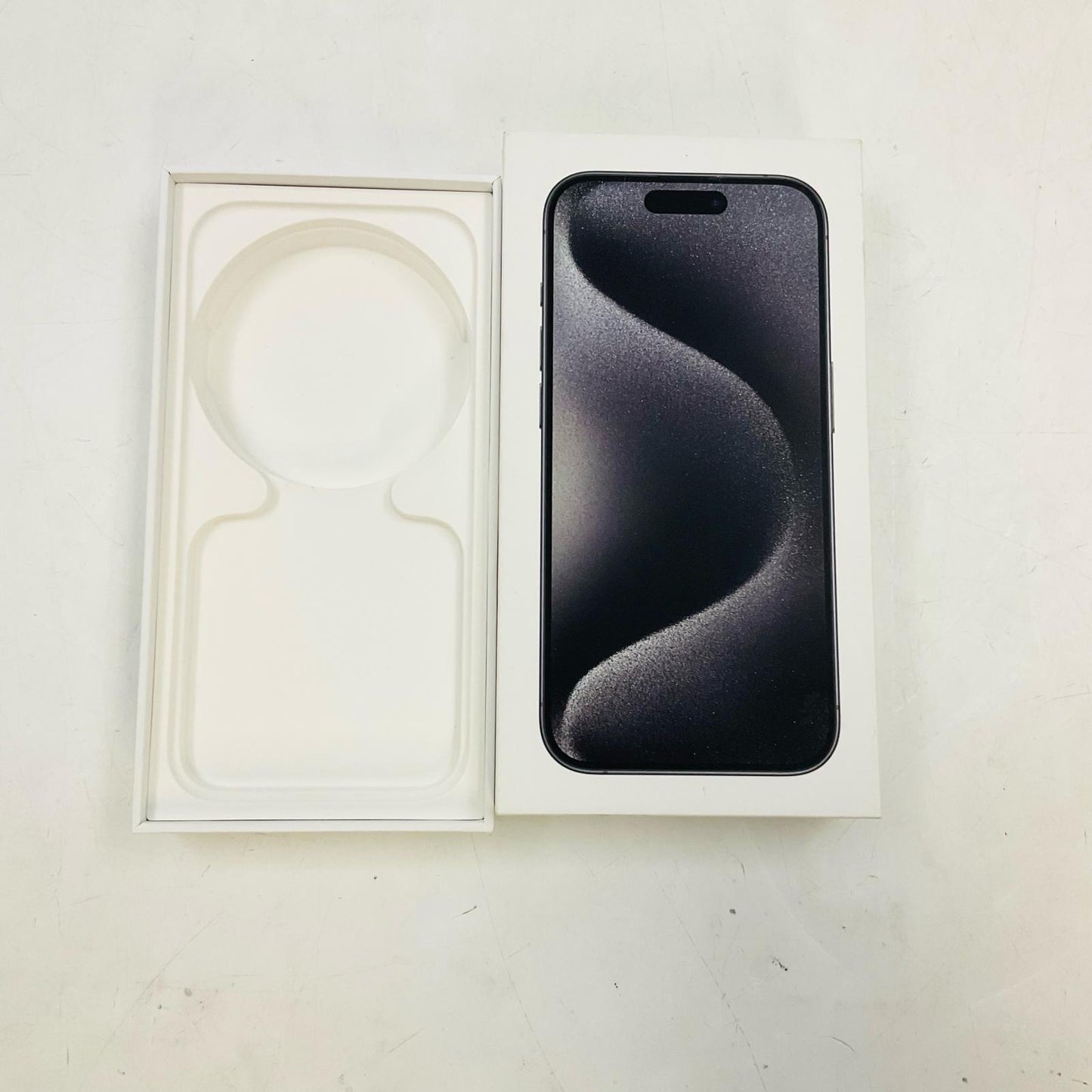 【全額返金保証】【最速発送】Apple iPhone iPhone 15 Pro 128GB ブラックチタニウム au 白ロム 美品 動作確認済 83%