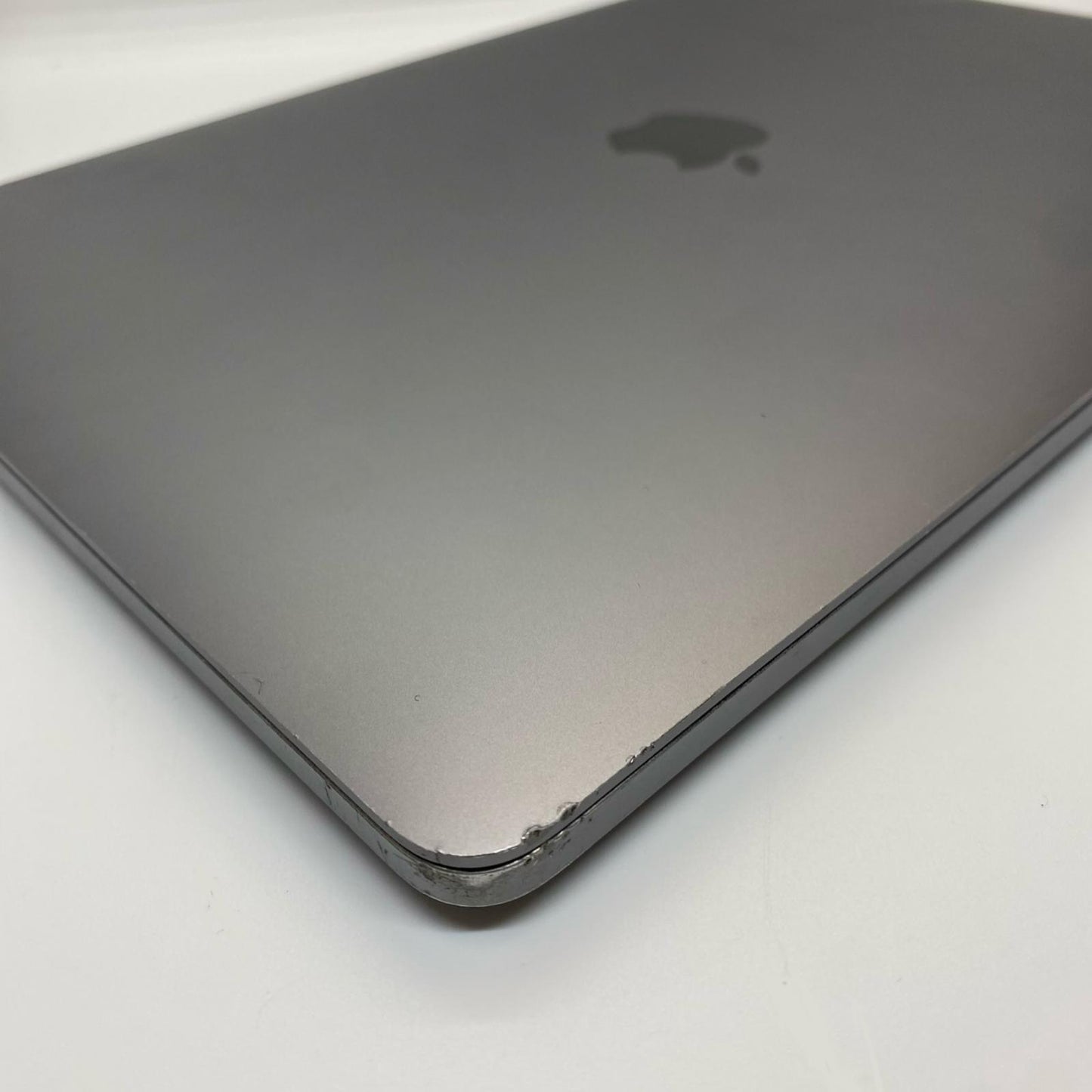 【全額返金保証】【最速発送】Apple MacBook Pro 13インチ 2020 Apple M1 8GB 512GB シルバー 65% 動作確認済