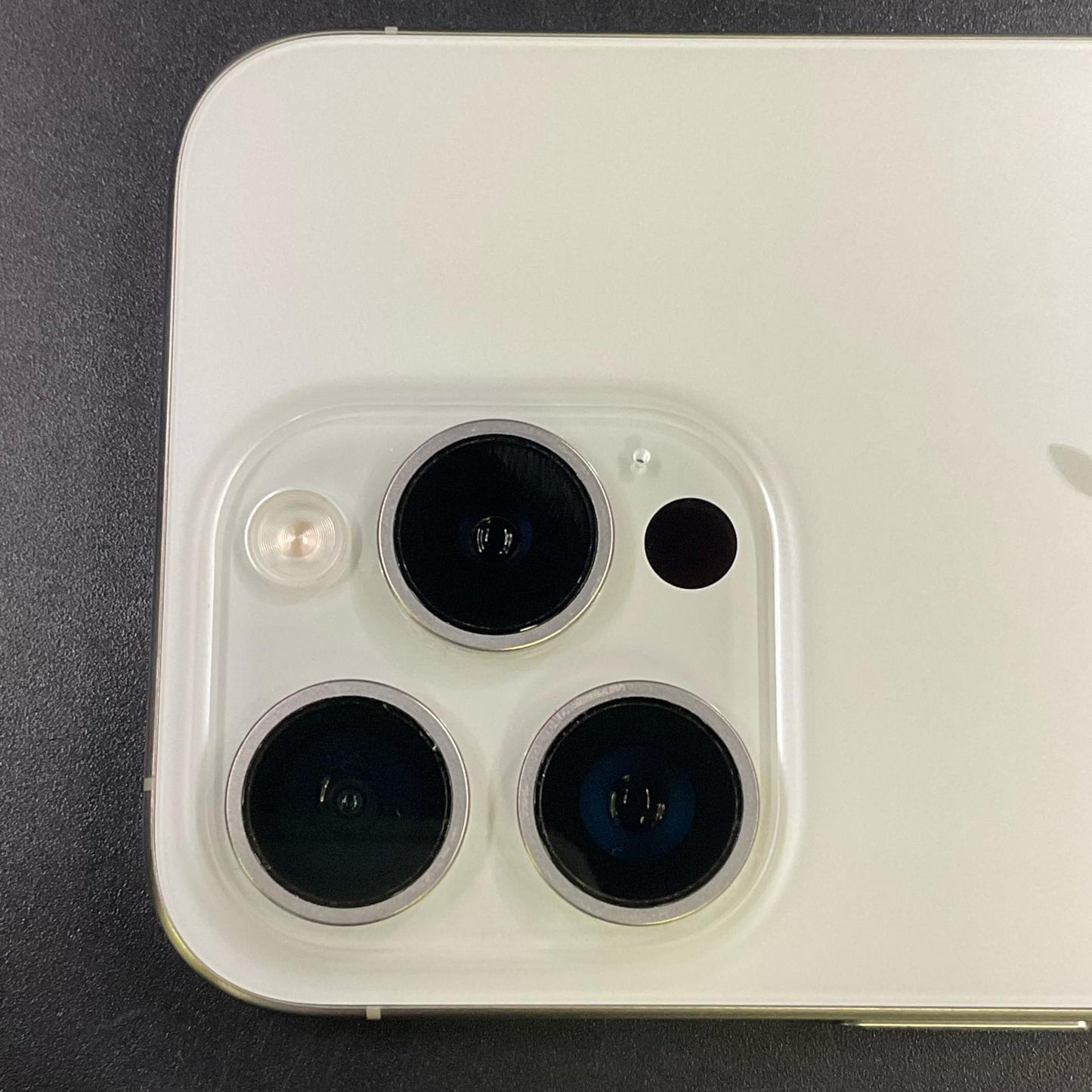 【全額返金保証】【最速発送】Apple iPhone iPhone 15 Pro 256GB ホワイトチタニウム SIMフリー 白ロム 美品 動作確認済 86%