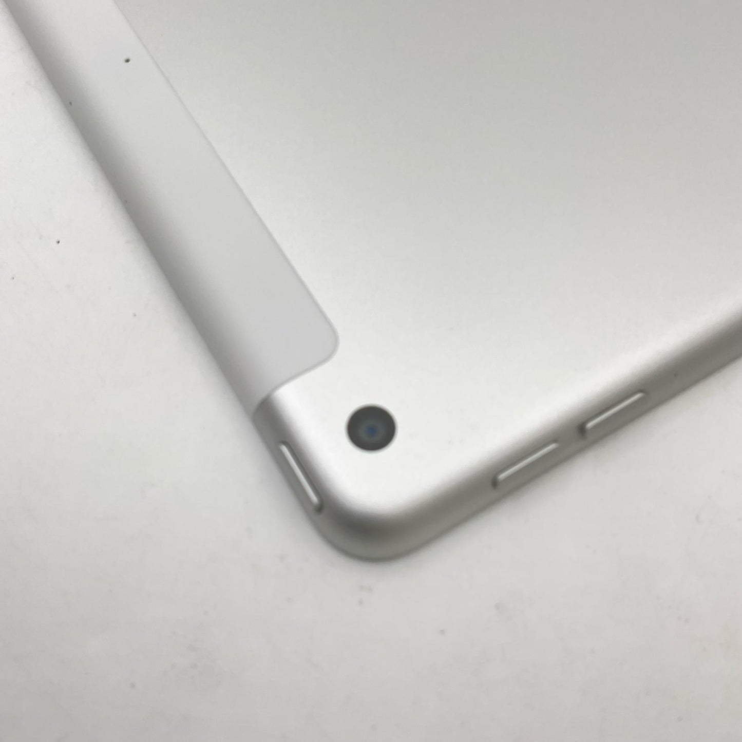 【全額返金保証】【最速発送】Apple iPad iPad 10.2インチ 第8世代 32GB シルバー WiFi+Cellular Softbank 白ロム 動作確認済