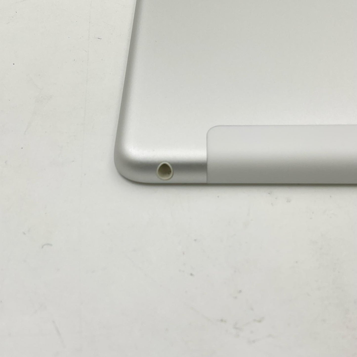 【全額返金保証】【最速発送】Apple iPad iPad 10.2インチ 第8世代 32GB シルバー WiFi+Cellular Softbank 白ロム 動作確認済