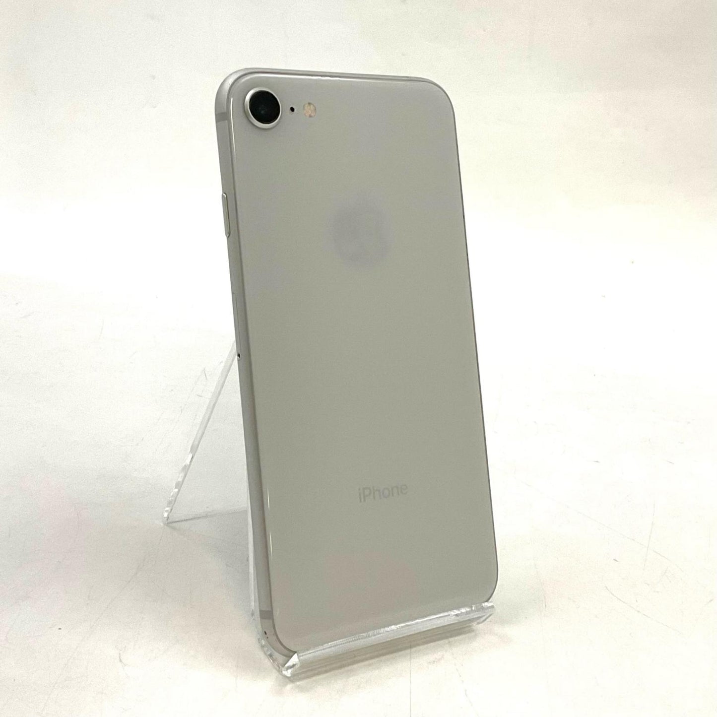 【全額返金保証】【最速発送】Apple iPhone iPhone 8 64GB シルバー au 白ロム 動作確認済 74%