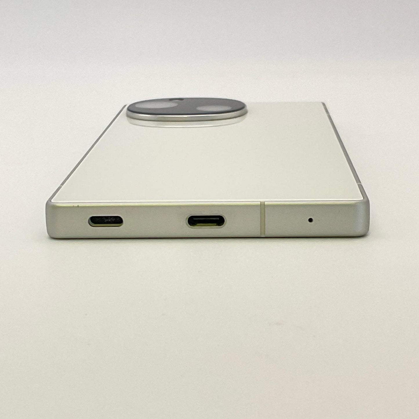 【全額返金保証】【最速発送】SHARP AQUOS R9 256GB ホワイト SIMフリー SH-51E 白ロム 美品 動作確認済