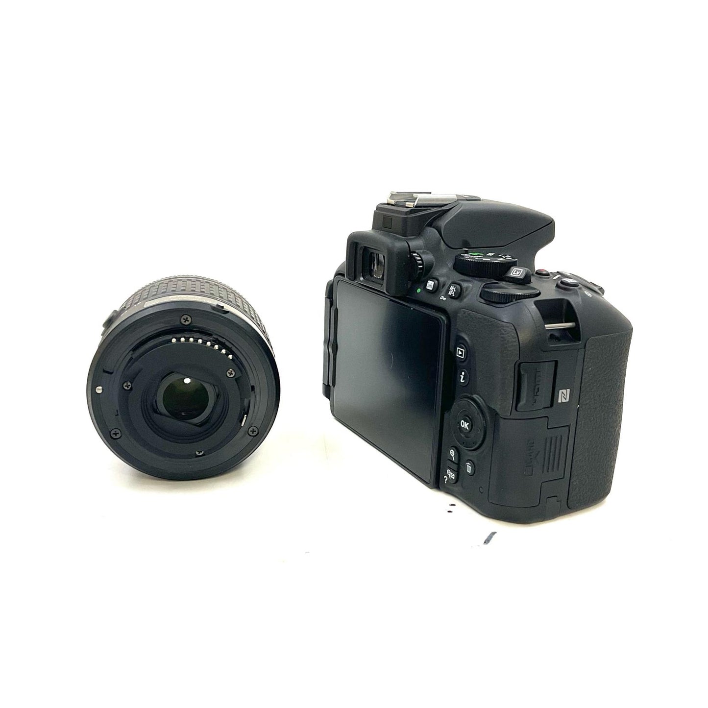【全額返金保証】【最速発送】Nikon デジタル一眼 D5600 18-55 VR レンズキット ブラック 美品 動作確認済