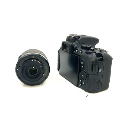 【全額返金保証】【最速発送】Nikon デジタル一眼 D5600 18-55 VR レンズキット ブラック 美品 動作確認済