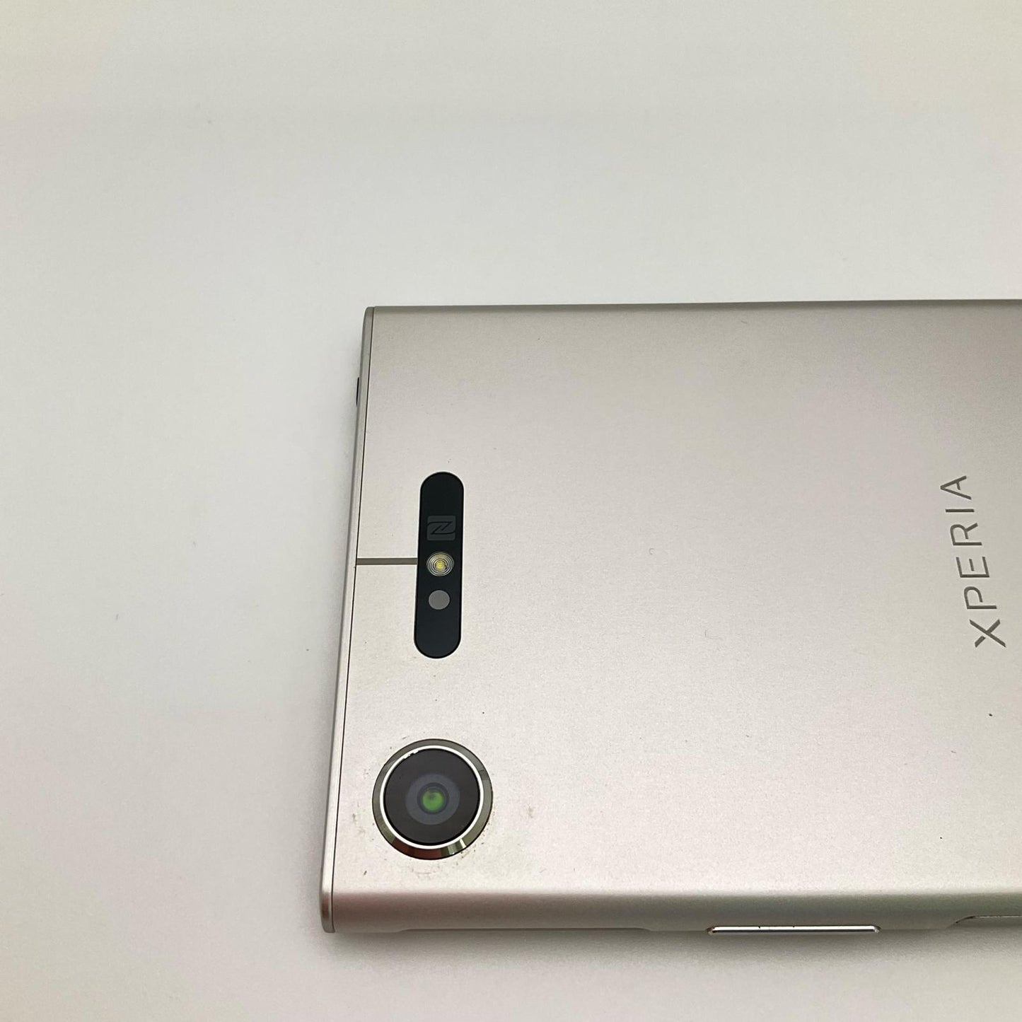 【全額返金保証】【最速発送】Sony Xperia XZ１ 64GB シルバー Softbank 701SO 白ロム 動作確認済