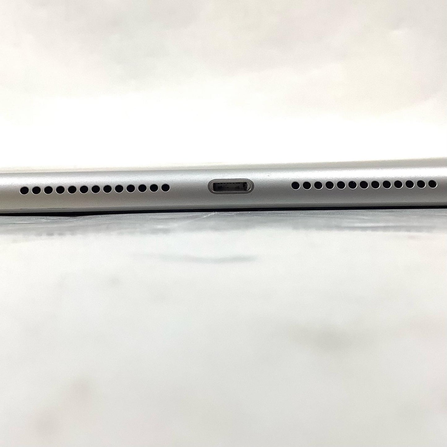 【最速発送】Apple iPad iPad 第9世代 Wi-Fi+Cellular 64GB シルバー au SIMフリー 白ロム【難有】