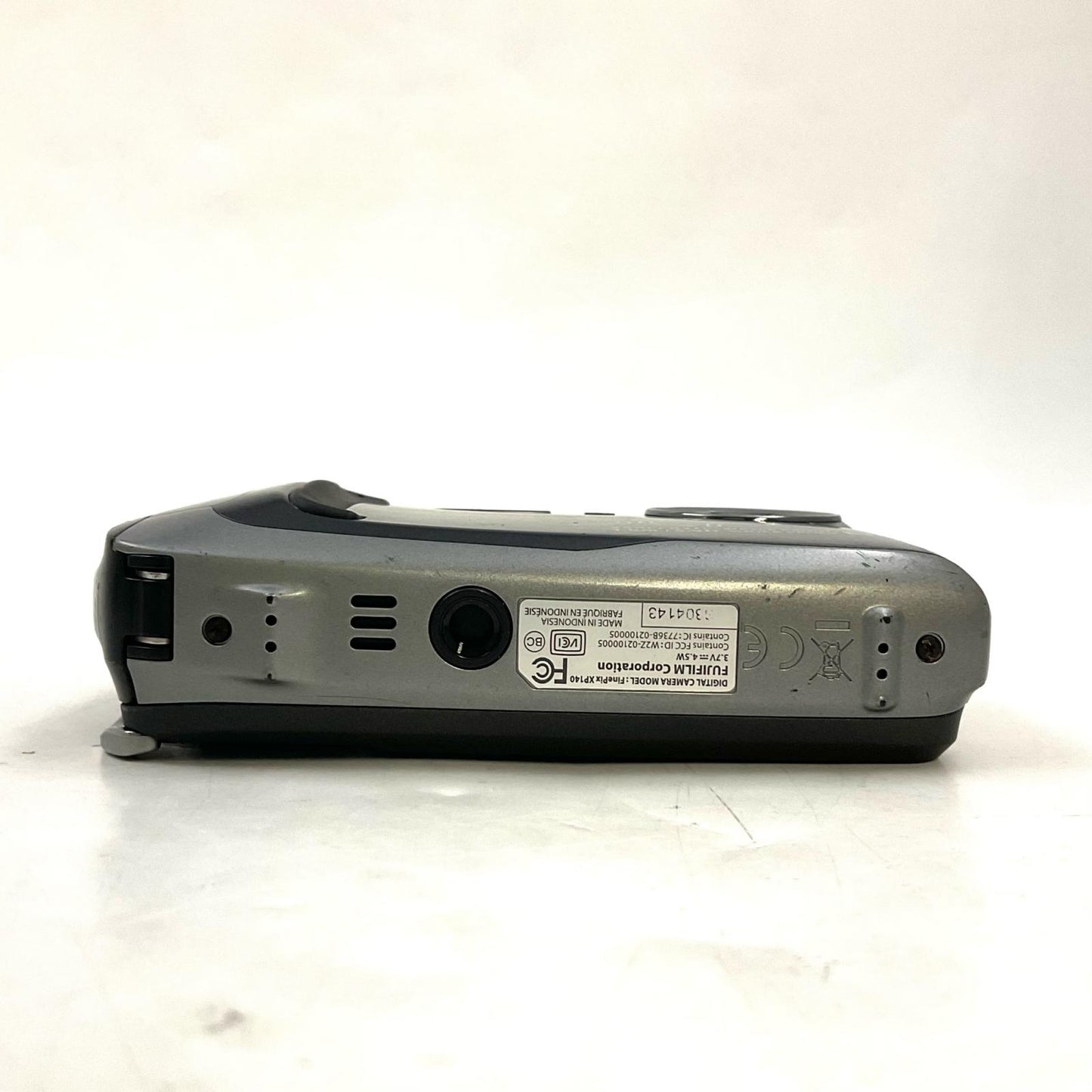 【全額返金保証】【最速発送】FUJIFILM コンパクトデジタルカメラ FinePix XP140 シルバー 動作確認済