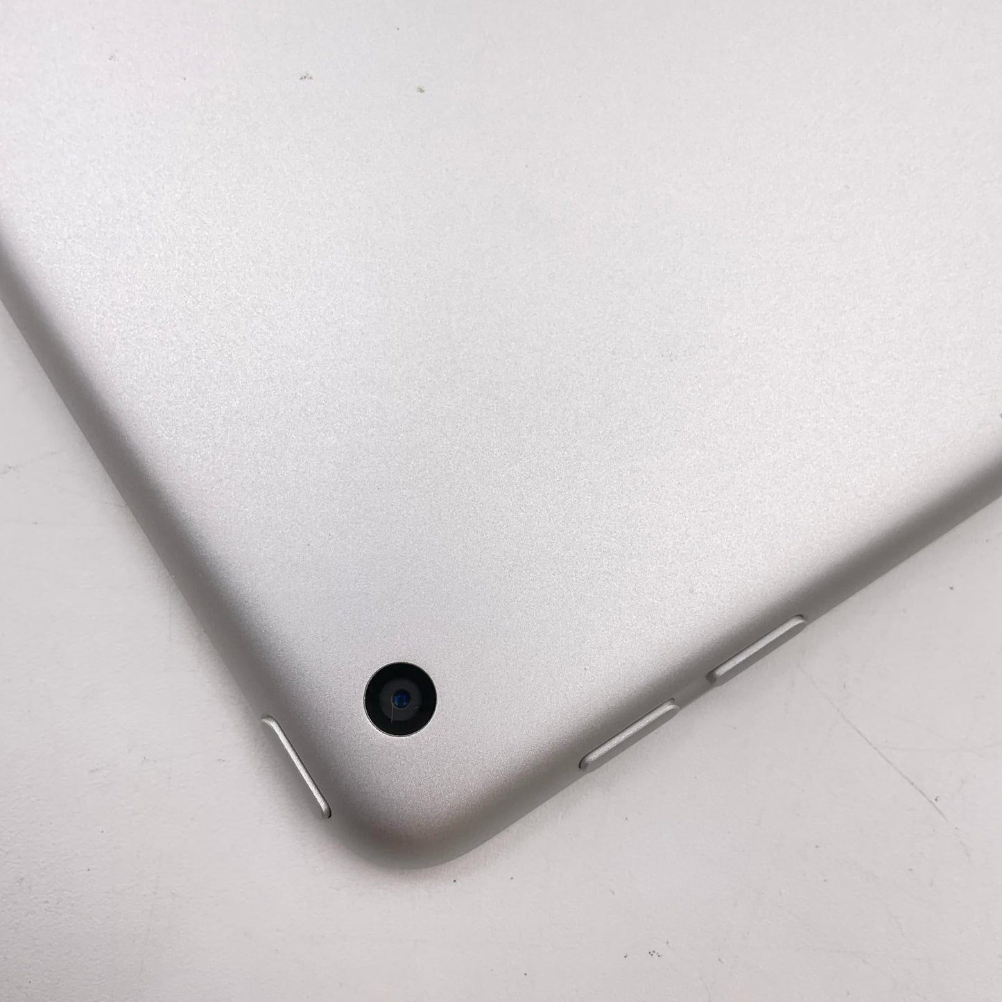 【全額返金保証】【最速発送】Apple iPad iPad 第9世代 64GB シルバー Wi-Fi 美品 動作確認済
