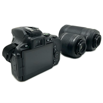 【全額返金保証】【最速発送】Nikon デジタル一眼 D5600 ダブルズームキット ブラック 美品 動作確認済
