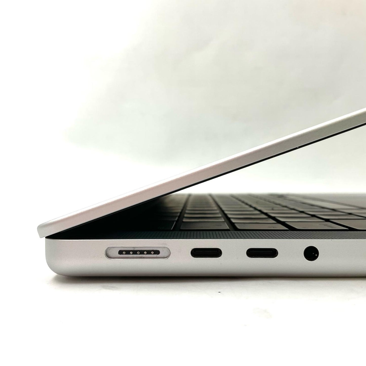【全額返金保証】【最速発送】Apple MacBook Pro 14インチ 2023 Apple M3 16GB 512GB シルバー 100% 美品 動作確認済