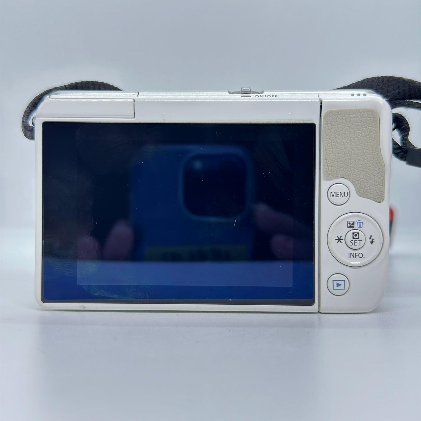 【全額返金保証】【最速発送】 デジタル一眼 EOS M10 EF-M 15-45mm F3.5-6.3 IS STM レンズキット ホワイト 動作確認済