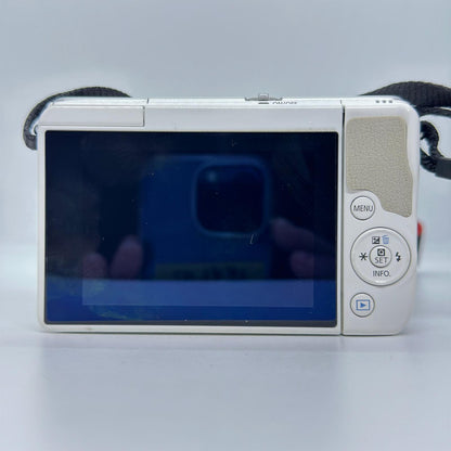 【全額返金保証】【最速発送】 デジタル一眼 EOS M10 EF-M 15-45mm F3.5-6.3 IS STM レンズキット ホワイト 動作確認済