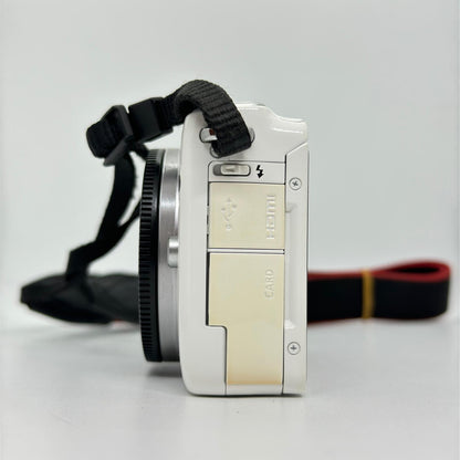 【全額返金保証】【最速発送】 デジタル一眼 EOS M10 EF-M 15-45mm F3.5-6.3 IS STM レンズキット ホワイト 動作確認済