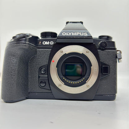 【全額返金保証】【最速発送】 デジタル一眼 OM-D E-M1 ブラック ボディ 動作確認済
