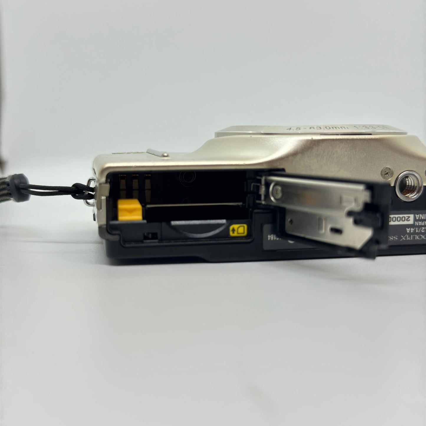 【全額返金保証】【最速発送】 コンパクトデジタルカメラ COOLPIX S8200 シルバー 動作確認済