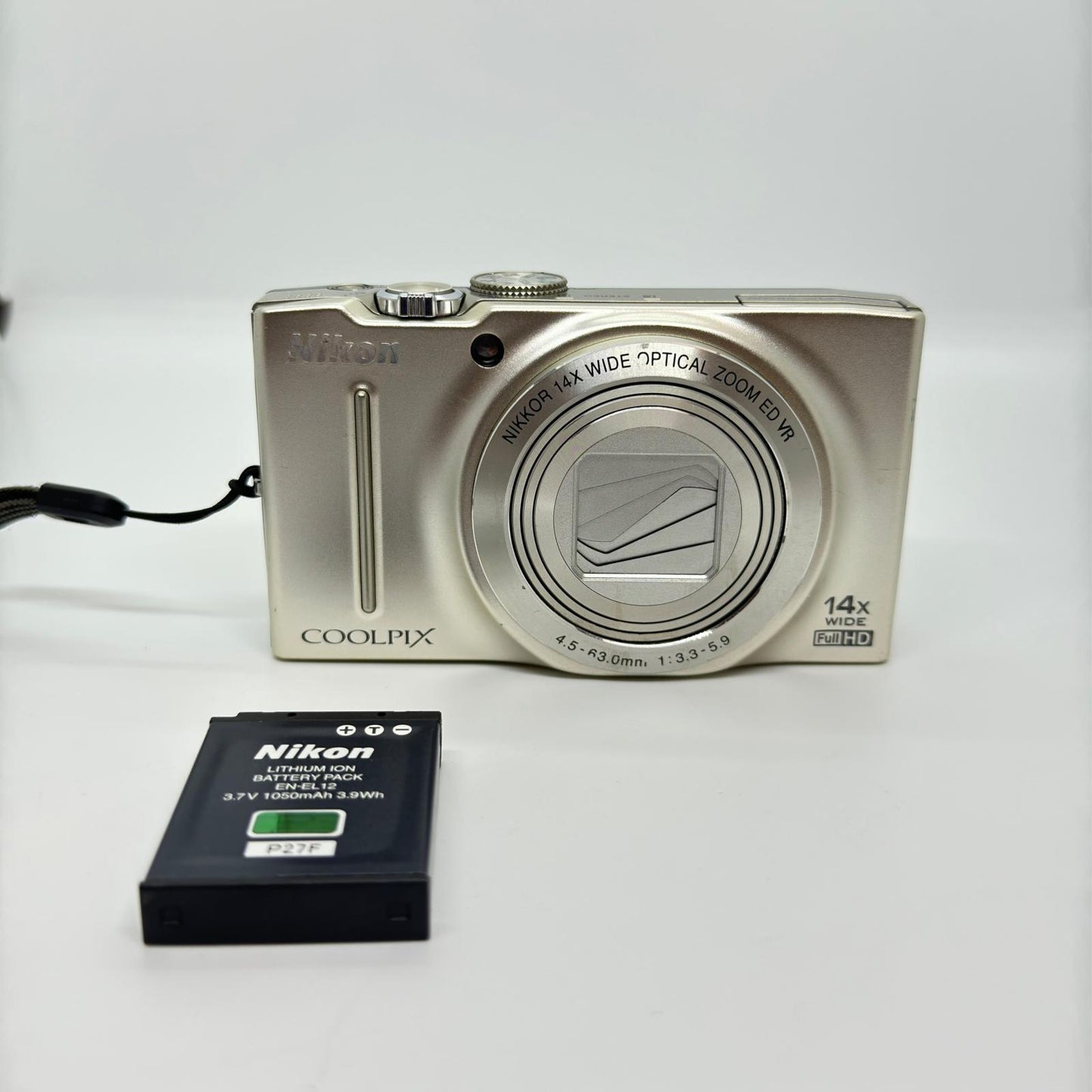 【全額返金保証】【最速発送】 コンパクトデジタルカメラ COOLPIX S8200 シルバー 動作確認済