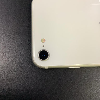 【全額返金保証】【最速発送】Apple iPhone iPhone SE（第2世代） 64GB ホワイト au 白ロム 動作確認済 78%