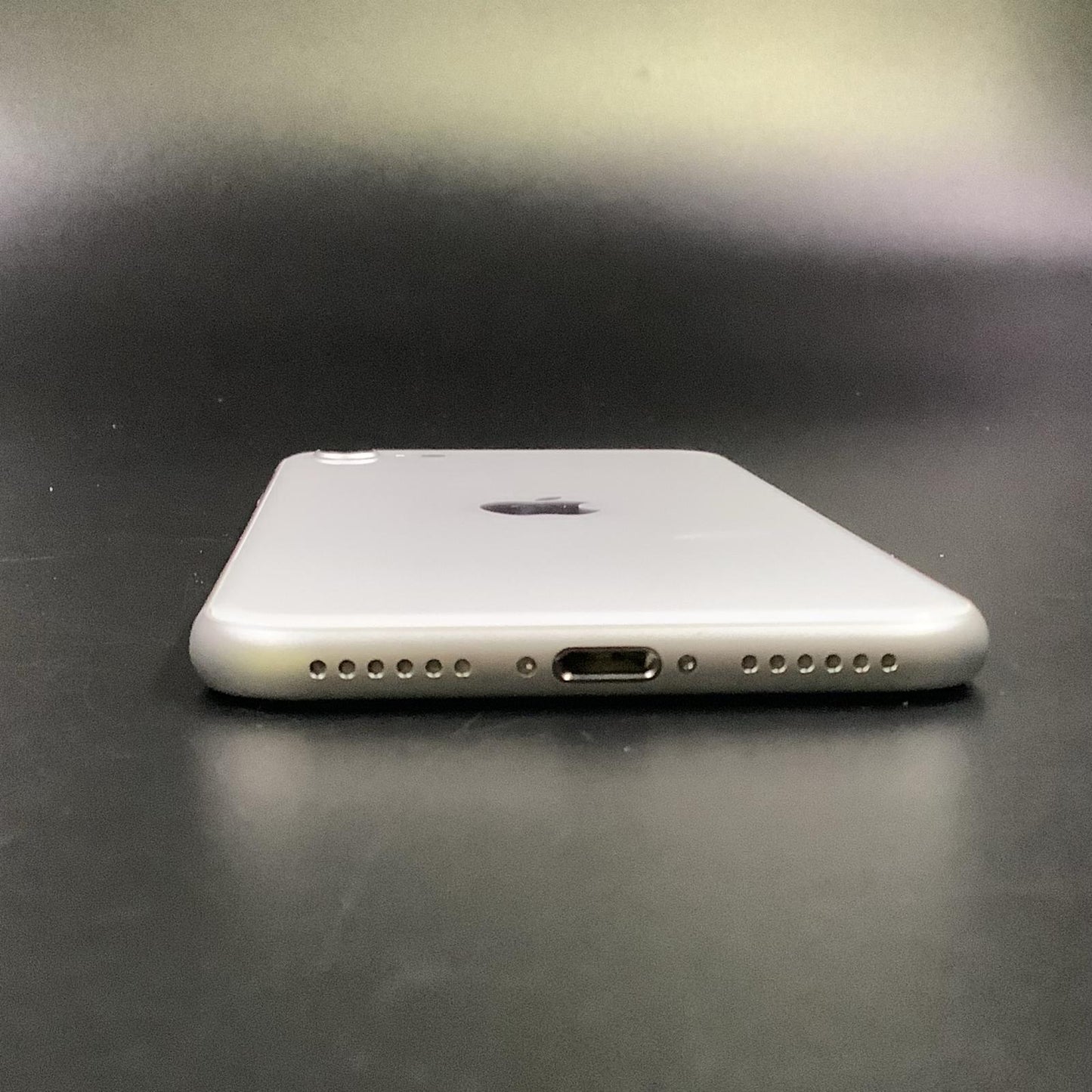 【全額返金保証】【最速発送】Apple iPhone iPhone SE（第2世代） 64GB ホワイト au 白ロム 動作確認済 78%