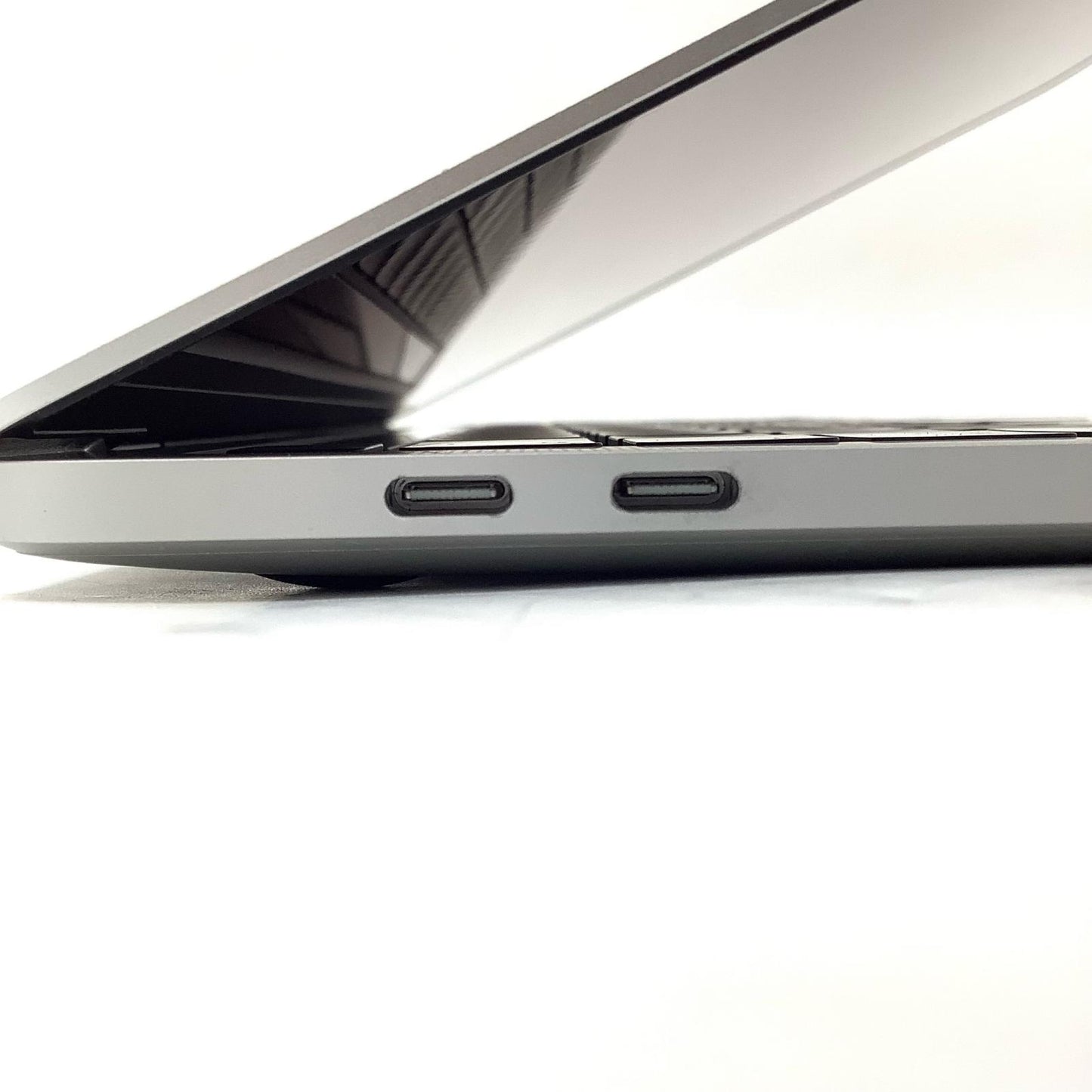 【全額返金保証】【最速発送】Apple MacBook Pro 13.3インチ 2020 クアッドコア intel core i5 8GB 256GB シルバー 83% 美品 動作確認済