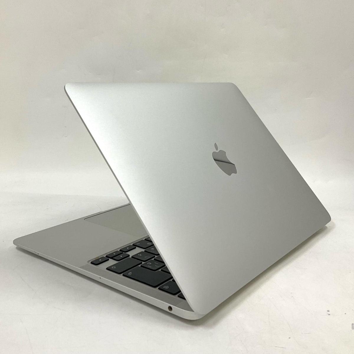 【最速発送】Apple MacBook Air 13.3インチ 2020 M1 8コア 16GB 256GB シルバー 93%【難有】