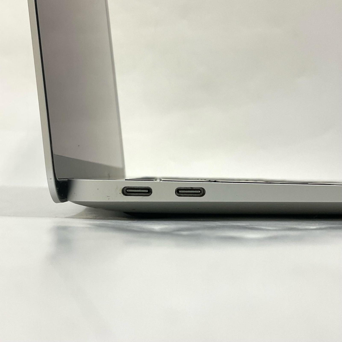 【最速発送】Apple MacBook Air 13.3インチ 2020 M1 8コア 16GB 256GB シルバー 93%【難有】