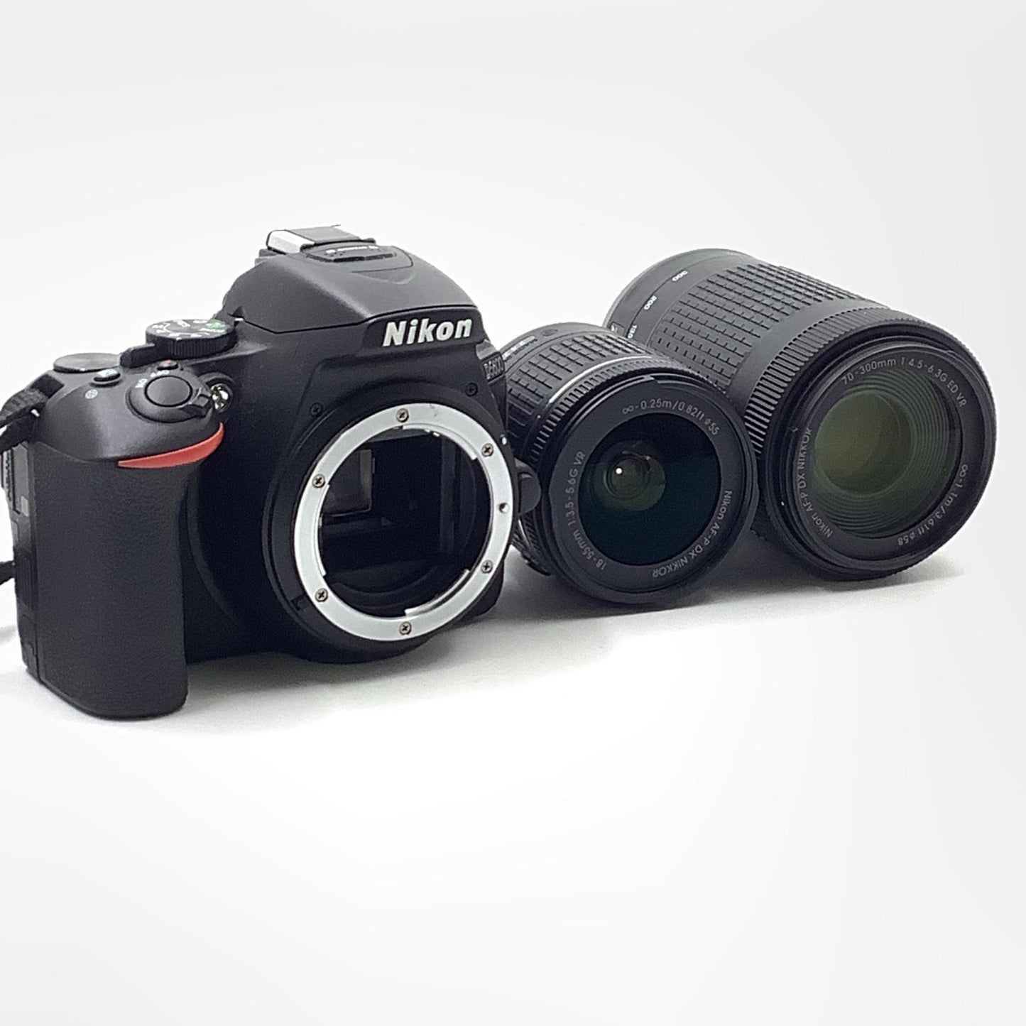 【全額返金保証】【最速発送】Nikon デジタル一眼 D5600 ダブルズームキット ブラック 美品 動作確認済