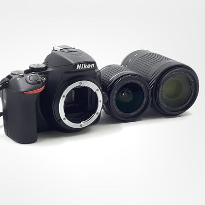 【全額返金保証】【最速発送】Nikon デジタル一眼 D5600 ダブルズームキット ブラック 美品 動作確認済