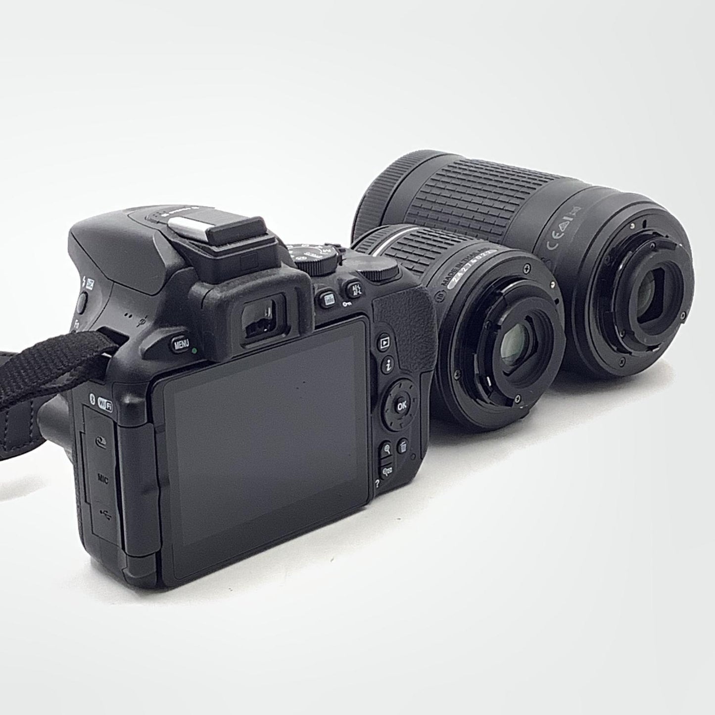 【全額返金保証】【最速発送】Nikon デジタル一眼 D5600 ダブルズームキット ブラック 美品 動作確認済