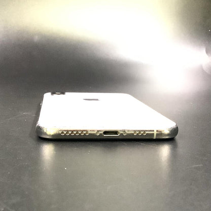 【全額返金保証】【最速発送】Apple iPhone iPhone XS 64GB シルバー docomo 白ロム 動作確認済 78%