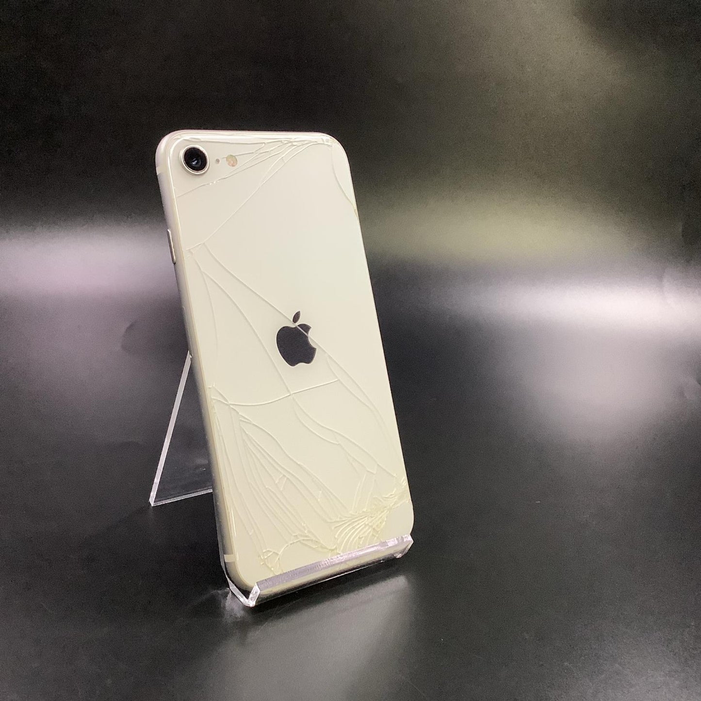 【最速発送】Apple iPhone iPhone SE（第3世代） 64GB スターライト au SIMフリー 白ロム【難有】 70%