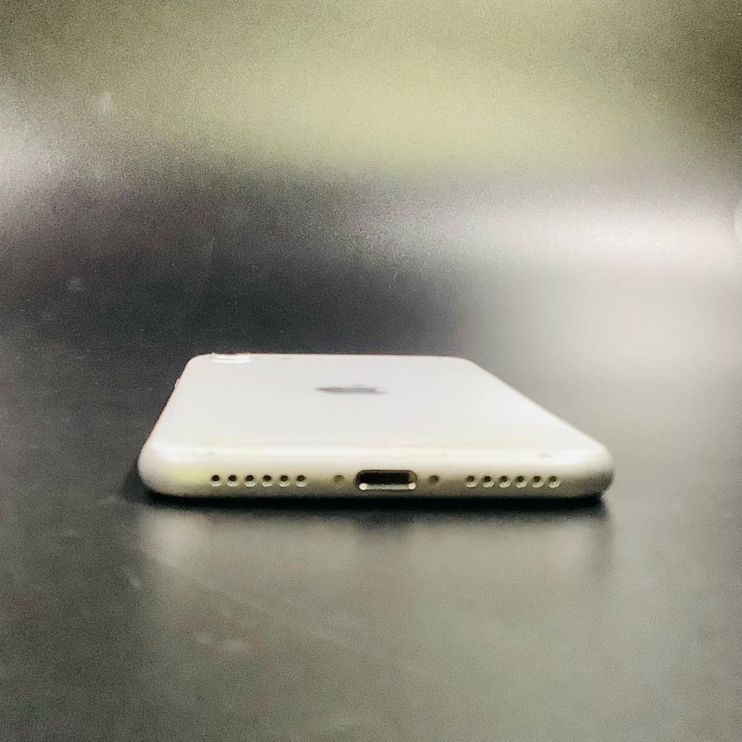 【最速発送】Apple iPhone iPhone SE（第3世代） 64GB スターライト au SIMフリー 白ロム【難有】 70%