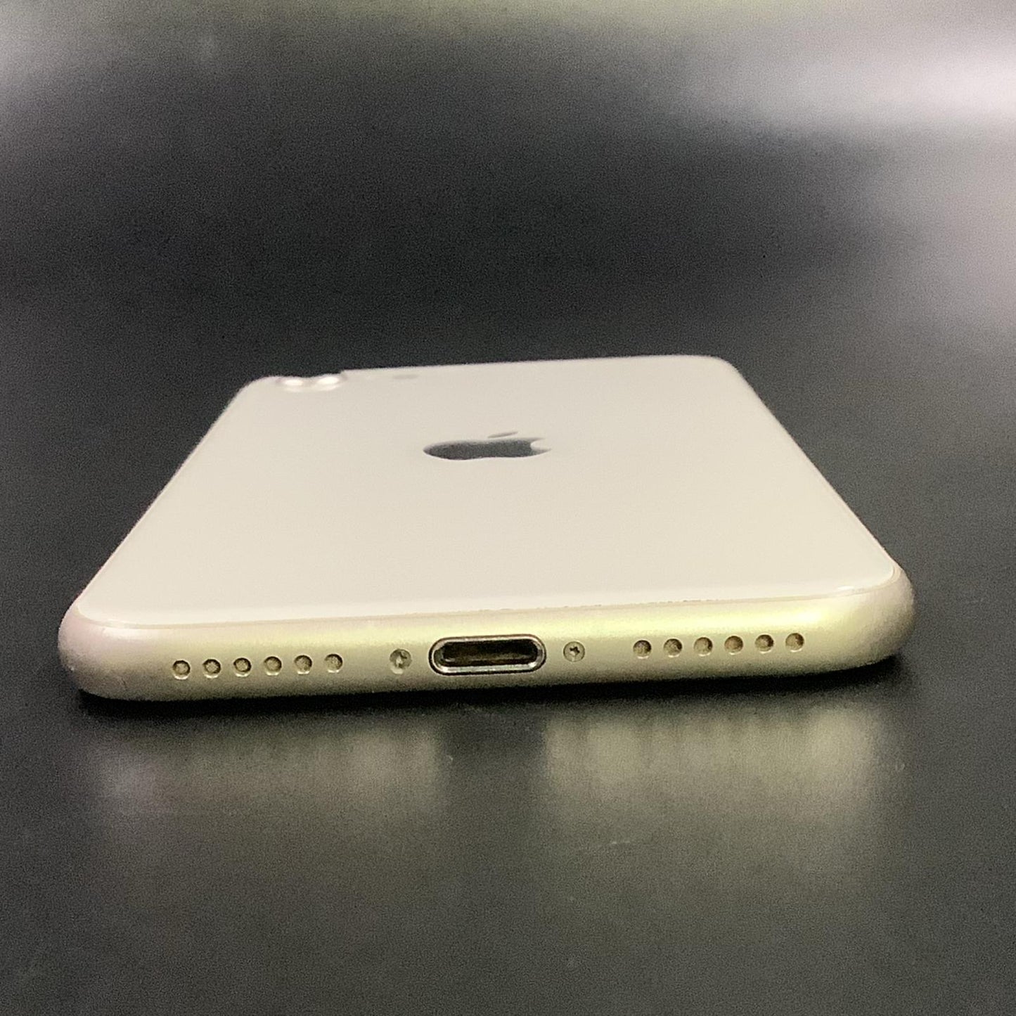 【最速発送】Apple iPhone iPhone SE（第2世代） 64GB ホワイト docomo SIMフリー 白ロム【難有】 83%