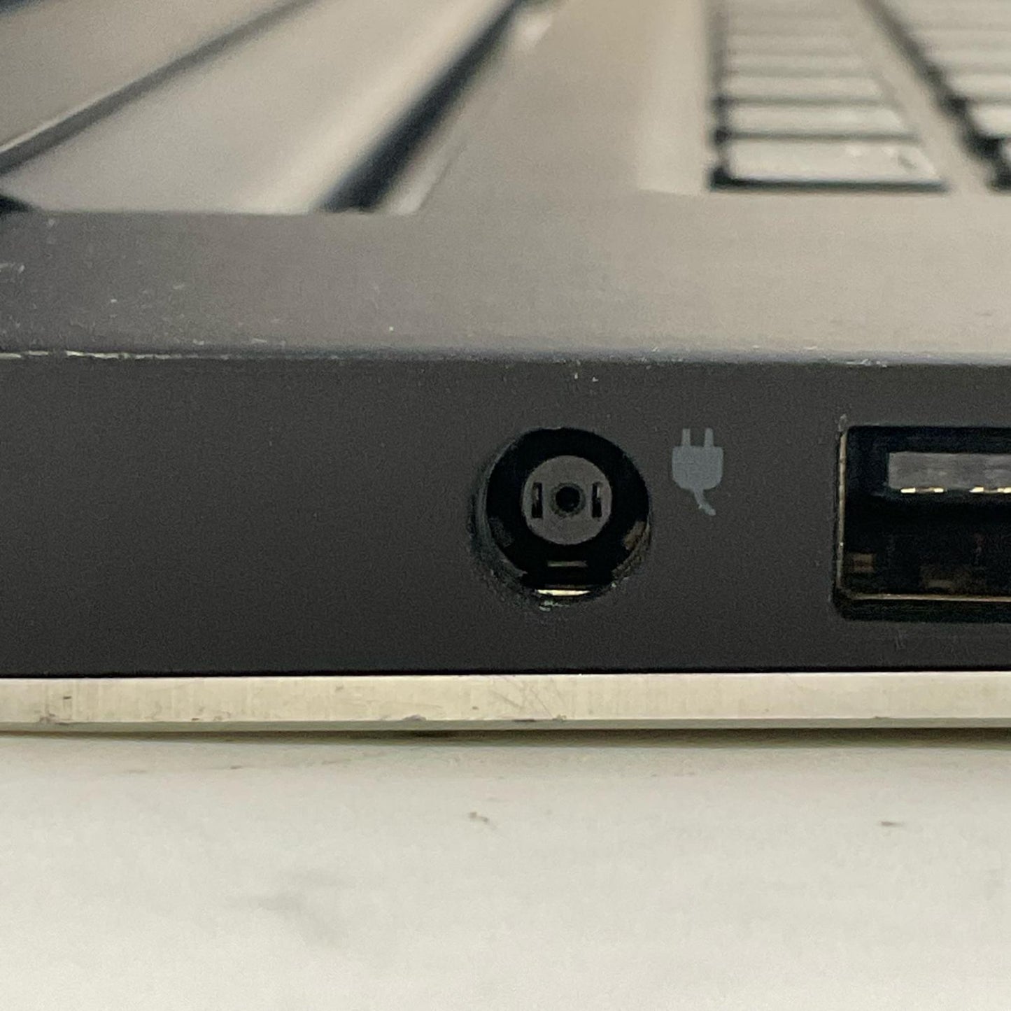 【全額返金保証】【最速発送】DELLDell Precision 5540 i9-9880H 2.3GHz 32GB M.2 SSD 1TB 79.3% 美品 動作確認済