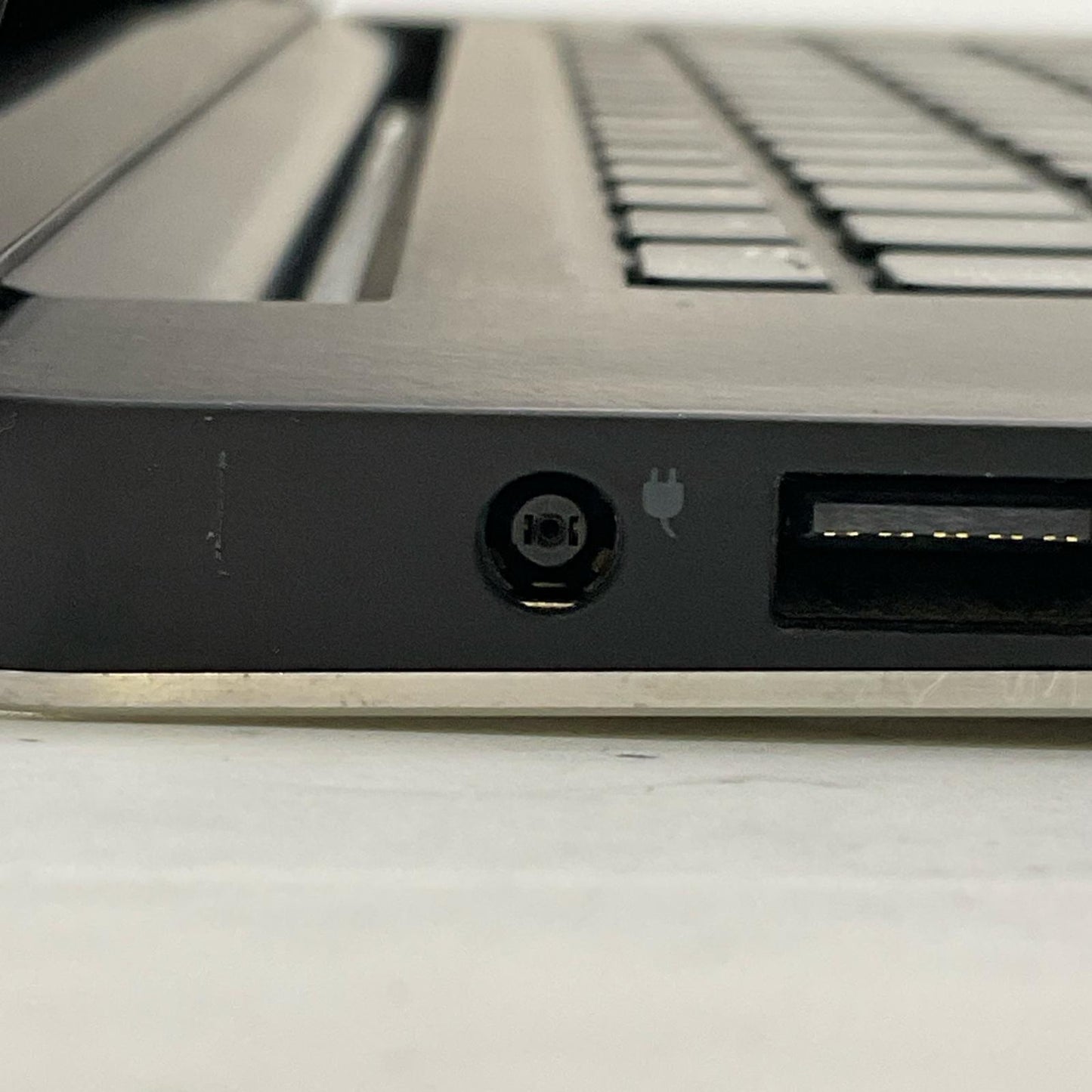 【全額返金保証】【最速発送】DELL Precision 5540 i9-9880H 2.3GHz 32GB M.2 SSD 1TB 81.1% 美品 動作確認済