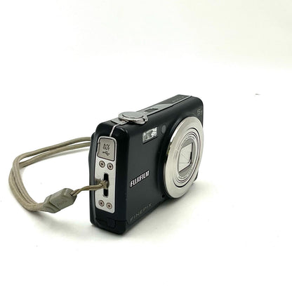 【全額返金保証】【最速発送】FUJIFILM コンパクトデジタルカメラ FinePix F100fd 美品 動作確認済