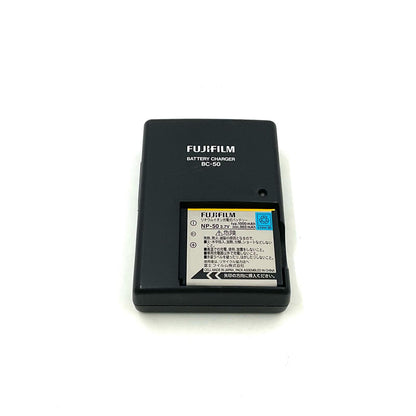 【全額返金保証】【最速発送】FUJIFILM コンパクトデジタルカメラ FinePix F100fd 美品 動作確認済