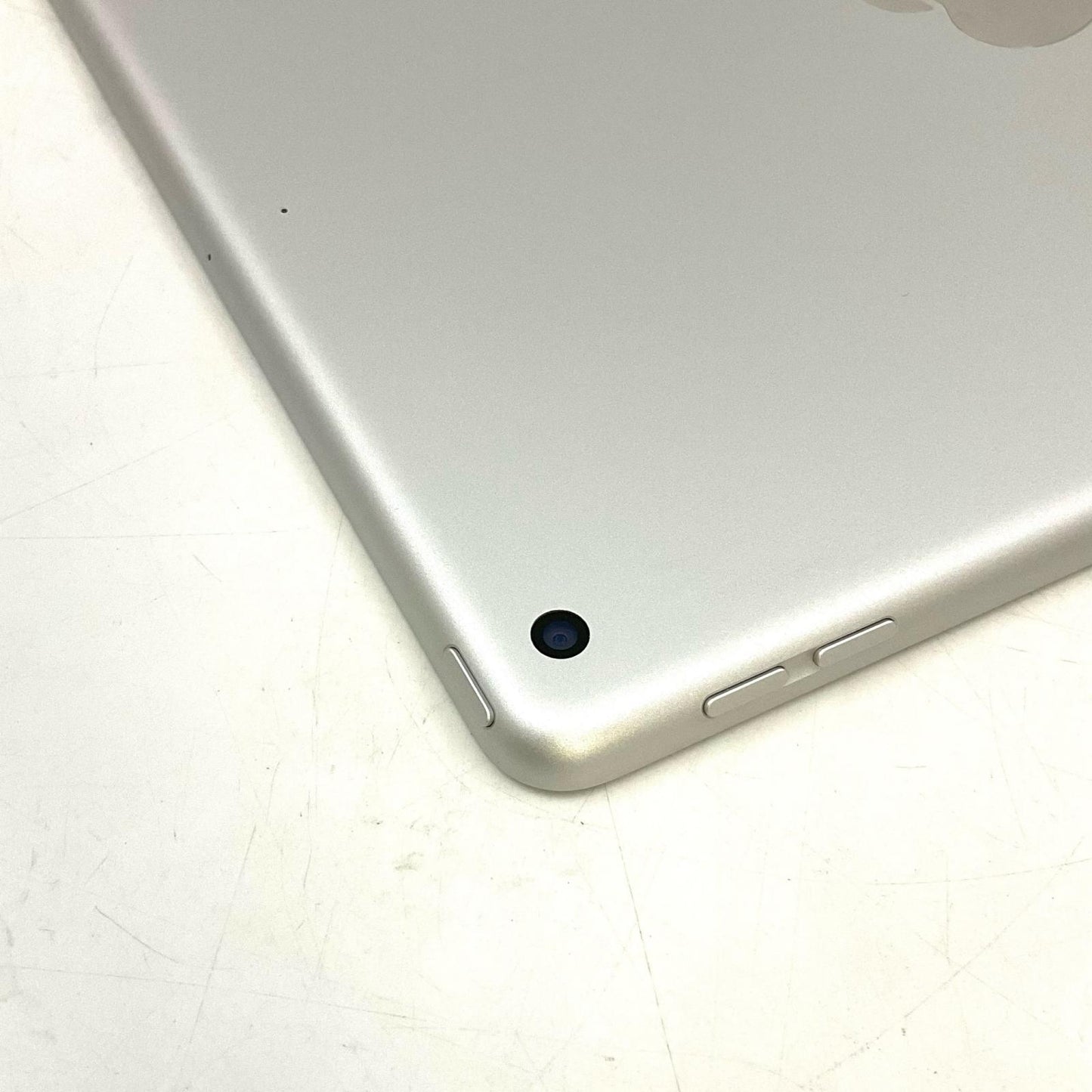 【全額返金保証】【最速発送】Apple iPad iPad 10.2インチ 第8世代 32GB シルバー Wi-Fi 美品 動作確認済