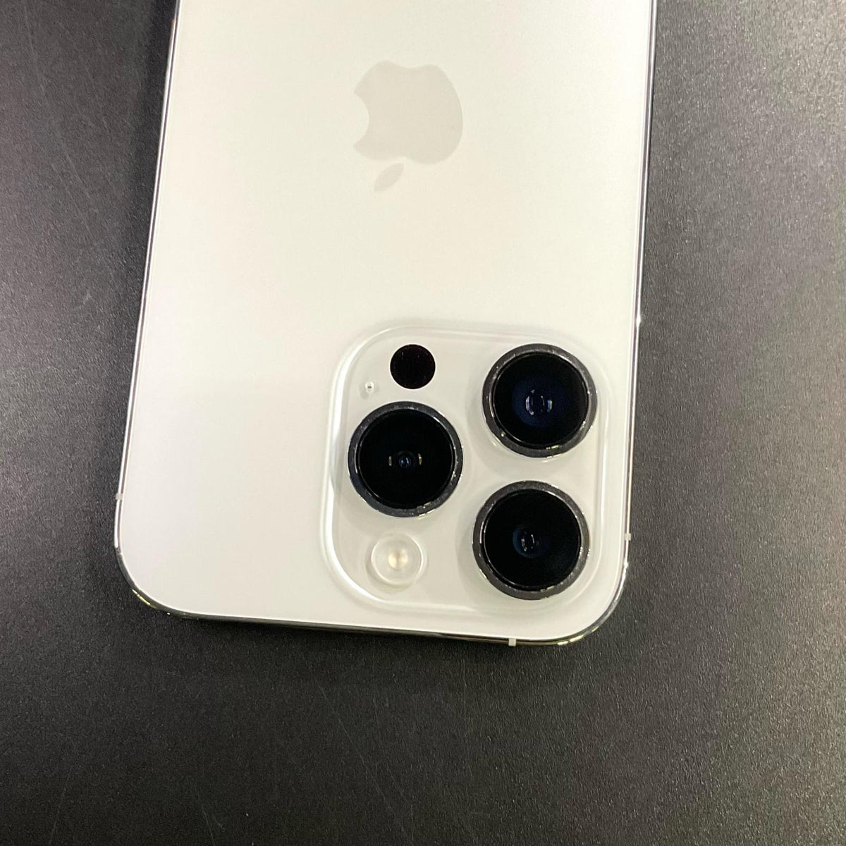 【全額返金保証】【最速発送】Apple iPhone iPhone Pro 14 512GB シルバー au SIMフリー 白ロム 美品 動作確認済 84%