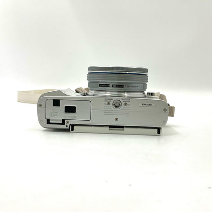 【全額返金保証】【最速発送】OLYMPUS デジタル一眼 PEN E-P7 14-42mm EZレンズキット ホワイト 超美品 動作確認済
