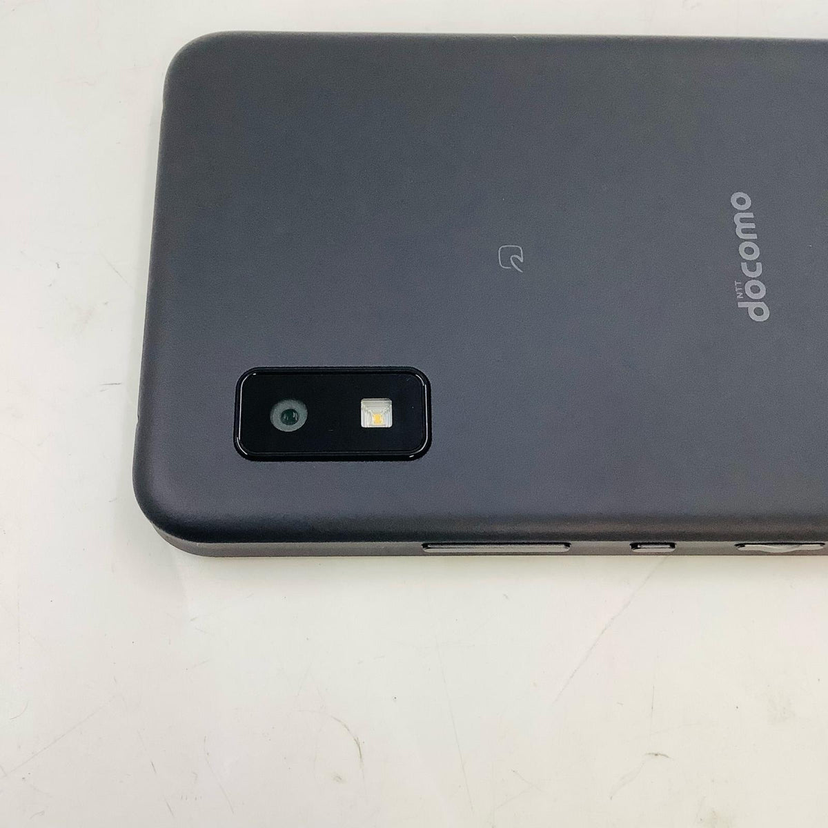 【全額返金保証】【最速発送】SHARP AQUOS wish2 64GB チャコール docomo SH-51C 白ロム 超美品 動作確認済