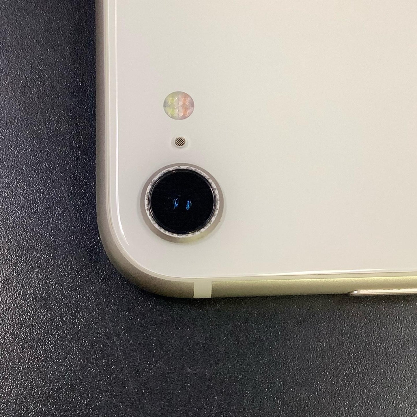 【全額返金保証】【最速発送】Apple iPhone iPhone SE（第3世代） 64GB スターライト Softbank 白ロム 動作確認済 78%