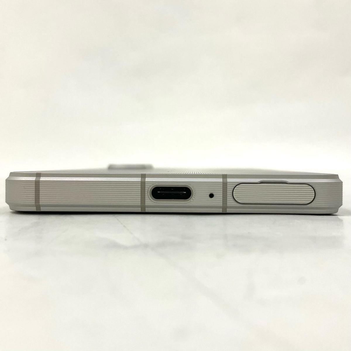 【全額返金保証】【最速発送】Sony Xperia 1 VI 256GB プラチナシルバー docomo SIMフリー SO-51E 白ロム 美品 動作確認済