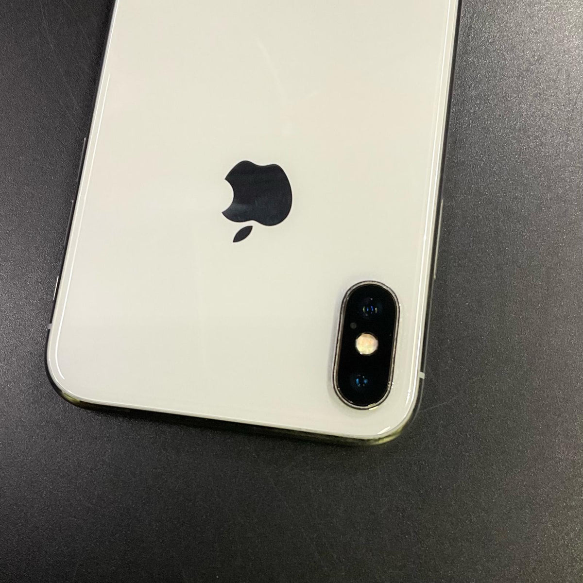 【全額返金保証】【最速発送】Apple iPhone iPhone X 64GB シルバー au SIMフリー 白ロム 動作確認済 79%